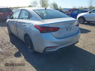 2018 Hyundai Accent SE with VIN 3KPC24A3XJE009062, listed as a IAAI auction lot 42127408 with 101,724 mi miles and . Bid and sale history available at carsss.com. Image 3.