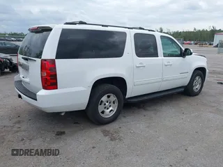 2014 Chevrolet Suburban LT with VIN 1GNSCJE06ER231476, listed as a IAAI auction lot 41768616 with 88,581 mi miles. Bid and sale history available at carsss.com. Image 4.