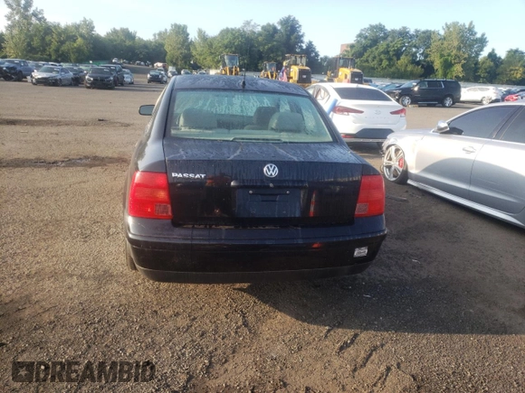 1998 Volkswagen Passat with VIN WVWMA63B0WE159272, listed as a Copart auction lot 68279244 with 162,107 mi miles and Salvage title. Bid and sale history available at DreamBid. Image 6.