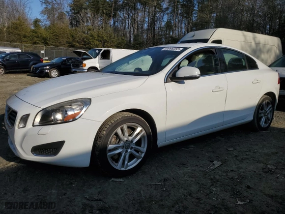 2013 Volvo S60 T5 Premier with VIN YV1612FS5D2211730, listed as a Copart auction lot 43998255 with 111,428 mi miles and Salvage Title. Bid and sale history available at carsss.com. Image 1.