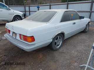 1990 Mercedes-Benz 560 with VIN WDBCA45E9LA549067, listed as a IAAI auction lot 41849642 with 124,516 mi miles and . Bid and sale history available at DreamBid. Image 4.