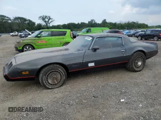 1980 Pontiac Firebird z VIN 2V87TAL116556, wystawiony jako Copart lot #64086644 z przebiegiem 15 342 mil mil oraz Szkody całkowita. Historia ofert i sprzedaży dostępna na DreamBid. Obrazek 1.