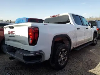 2022 GMC Sierra 1500 with VIN 1GTUUAEDXNZ561395, listed as a Copart auction lot 43474525 with 52,998 mi miles and Salvage Title. Bid and sale history available at DreamBid. Image 3.