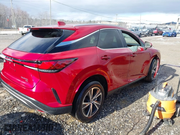 2024 Lexus RX 350h z VIN 2T2BBMCA9RC035892, wystawiony jako IAAI lot #40589872 z przebiegiem 8 434 mil mil oraz . Historia ofert i sprzedaży dostępna na DreamBid. Obrazek 4.