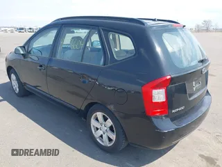 2007 Kia Rondo LX with VIN KNAFG525877029532, listed as a IAAI auction lot 42036604 with 225,698 mi miles. Bid and sale history available at carsss.com. Image 3.