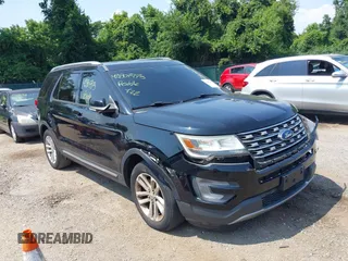 2017 Ford Explorer XLT z VIN 1FM5K7D80HGD10589, wystawiony jako IAAI lot #42807975 z przebiegiem 134 697 mil mil oraz . Historia ofert i sprzedaży dostępna na DreamBid. Obrazek 1.