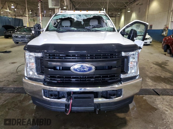 2019 Ford Super Duty F-250 SRW XL with VIN 1FTBF2B69KEG23532, listed as a Copart auction lot 49321965 with 54,371 mi miles and Non Repairable. Bid and sale history available at carsss.com. Image 5.
