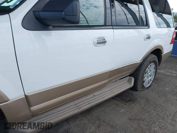 2013 Ford Expedition XLT с VIN 1FMJU1H54DEF16915, выставлен на аукционе IAAI как лот 42771812 с пробегом 147 136 миль миль и . История ставок и продаж доступна на DreamBid. Изображение 6.