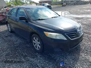 2011 Toyota Camry LE z VIN 4T1BF3EK9BU230159, wystawiony jako IAAI lot #42232601 z przebiegiem 205 076 mil mil oraz . Historia ofert i sprzedaży dostępna na DreamBid. Obrazek 1.