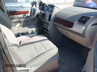 2010 Chrysler Town & Country Touring with VIN 2A4RR5D16AR142271, listed as a IAAI auction lot 41733399 with 181,352 mi miles. Bid and sale history available at carsss.com. Image 5.