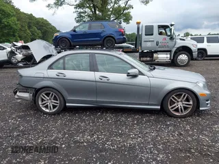 2012 Mercedes-Benz C 300 Sport z VIN WDDGF8BB6CR227659, wystawiony jako IAAI lot #42707331 z przebiegiem 131 822 mil mil oraz . Historia ofert i sprzedaży dostępna na DreamBid. Obrazek 13.
