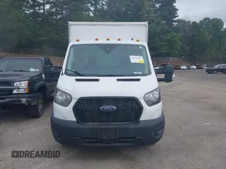 2020 Ford Transit z VIN 1FDBF6Z86LKA32278, wystawiony jako IAAI lot #42511403 z przebiegiem 94 821 mil mil oraz . Historia ofert i sprzedaży dostępna na DreamBid. Obrazek 12.