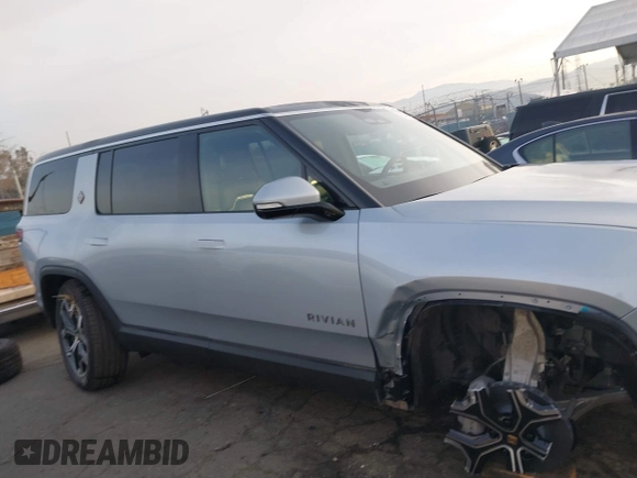 2025 Rivian R1S Adventure z VIN 7PDSGBBA2SN058678, wystawiony jako IAAI lot #41429201 z przebiegiem 2 322 mil mil oraz . Historia ofert i sprzedaży dostępna na DreamBid. Obrazek 14.
