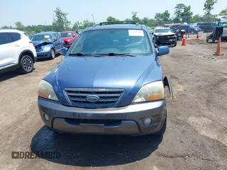 2007 Kia Sorento LX with VIN KNDJD736775665931, listed as a IAAI auction lot 42471301 with 119,870 mi miles and . Bid and sale history available at DreamBid. Image 12.