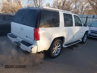 2000 Cadillac Escalade z VIN 1GYEK13R8YR146809, wystawiony jako IAAI lot #41753964 z przebiegiem 156 376 mil mil oraz . Historia ofert i sprzedaży dostępna na DreamBid. Obrazek 4.