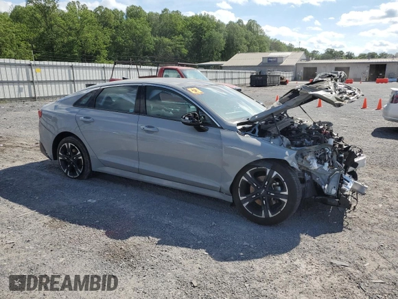 2022 Kia K5 GT-Line z VIN 5XXG64J22NG118741, wystawiony jako Copart lot #57244305 z przebiegiem Nie podano mil oraz Szkoda całkowita • Salvage title. Historia ofert i sprzedaży dostępna na DreamBid. Obrazek 4.