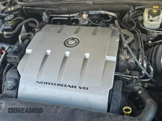 2004 Cadillac DeVille z VIN 1G6KD54Y64U133194, wystawiony jako Copart lot #82262914 z przebiegiem 148 721 mil mil oraz Czysty tytuł • Clean title. Historia ofert i sprzedaży dostępna na DreamBid. Obrazek 7.