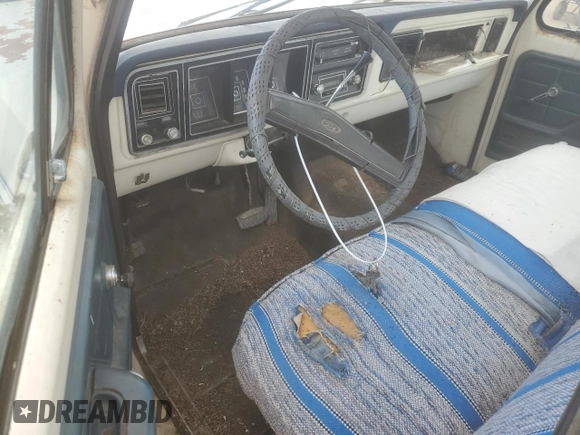 1975 Ford F-250 z VIN F25MRX29466, wystawiony jako Copart lot #50986975 z przebiegiem 92 878 mil mil oraz Nie do naprawy • Non repairable. Historia ofert i sprzedaży dostępna na DreamBid. Obrazek 8.