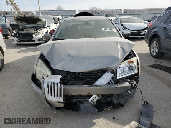 2009 Mercury Milan Premier z VIN 3MEHM08179R608842, wystawiony jako Copart lot #42044665 z przebiegiem 169 146 mil mil oraz Szkoda całkowita • Salvage title. Historia ofert i sprzedaży dostępna na DreamBid. Obrazek 5.