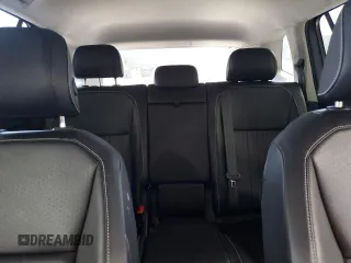 2024 Volkswagen Tiguan SE z VIN 3VV2B7AX0RM107682, wystawiony jako Copart lot #63655555 z przebiegiem 46 998 mil mil oraz Czysty tytuł • Clean title. Historia ofert i sprzedaży dostępna na DreamBid. Obrazek 10.