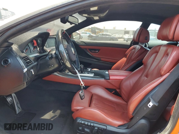 2015 BMW M6 z VIN WBSLX9C56FD160804, wystawiony jako Copart lot #57771054 z przebiegiem 57 699 mil mil oraz Szkody całkowita. Historia ofert i sprzedaży dostępna na DreamBid. Obrazek 7.