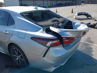 2022 Toyota Camry SE z VIN 4T1G11AK3NU638448, wystawiony jako IAAI lot #42087578 z przebiegiem 58 529 mil mil oraz . Historia ofert i sprzedaży dostępna na DreamBid. Obrazek 6.