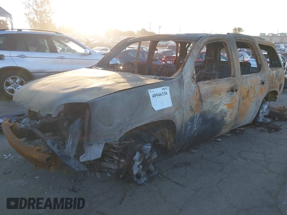 2011 GMC Yukon SLT with VIN 1GKS2CE06BR298747, listed as a IAAI auction lot 40946336 with 1 mi miles. Bid and sale history available at carsss.com. Image 2.