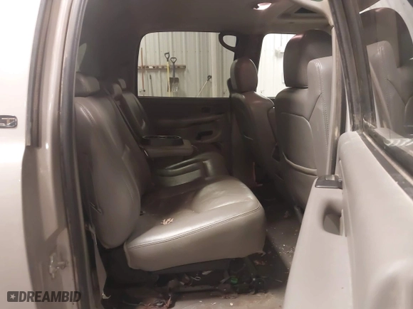 2006 Chevrolet Avalanche Z71 with VIN 3GNEK12Z46G244604, listed as a IAAI auction lot 41200313 with 140,232 mi miles. Bid and sale history available at carsss.com. Image 8.
