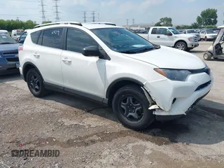 2017 Toyota RAV4 LE z VIN JTMBFREVXHJ137923, wystawiony jako IAAI lot #42676429 z przebiegiem 123 040 mil mil oraz . Historia ofert i sprzedaży dostępna na DreamBid. Obrazek 1.