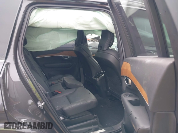 2024 Volvo XC90 Plus Bright Theme z VIN YV4L12PE1R1234921, wystawiony jako IAAI lot #42255873 z przebiegiem 22 994 mil mil oraz . Historia ofert i sprzedaży dostępna na DreamBid. Obrazek 8.