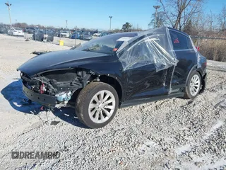 2017 Tesla Model X 90D z VIN 5YJXCBE26HF044710, wystawiony jako IAAI lot #40816228 z przebiegiem Nie podano mil oraz . Historia ofert i sprzedaży dostępna na DreamBid. Obrazek 2.