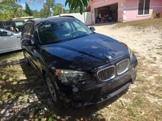 2014 BMW X1 sDrive28i z VIN WBAVM1C58EVW47891, wystawiony jako Copart lot #54916005 z przebiegiem 120 000 mil mil oraz Tytuł czysty. Historia ofert i sprzedaży dostępna na DreamBid. Obrazek 1.