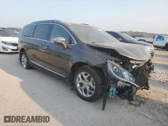 2018 Chrysler Pacifica Limited z VIN 2C4RC1GG8JR125231, wystawiony jako Copart lot #62753534 z przebiegiem Nie podano mil oraz Szkody całkowita. Historia ofert i sprzedaży dostępna na DreamBid. Obrazek 4.