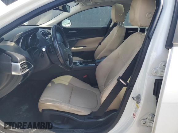 2017 Jaguar XE 20d z VIN SAJAR4BN9HA977316, wystawiony jako Copart lot #58179145 z przebiegiem 84 384 mil mil oraz Tytuł czysty. Historia ofert i sprzedaży dostępna na DreamBid. Obrazek 7.