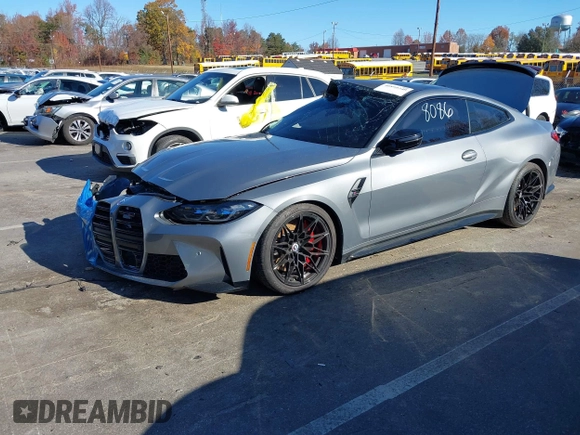 2023 BMW M4 Competition xDrive с VIN WBS43AZ01PCM48086, выставлен на аукционе IAAI как лот 40899240 с пробегом 9 597 миль миль и . История ставок и продаж доступна на DreamBid. Изображение 23.