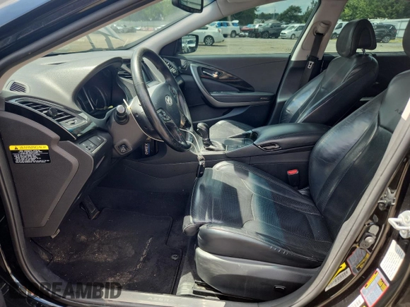 2013 Hyundai Azera z VIN KMHFH4JG4DA311870, wystawiony jako Copart lot #65090225 z przebiegiem 271 082 mil mil oraz Czysty tytuł • Clean title. Historia ofert i sprzedaży dostępna na DreamBid. Obrazek 7.