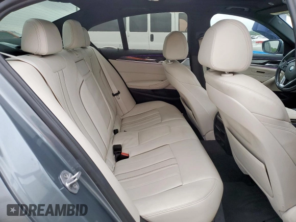 2018 BMW 5 Series 530i z VIN WBAJA5C51JWA37384, wystawiony jako Copart lot #55061215 z przebiegiem 113 809 mil mil oraz Szkody całkowita. Historia ofert i sprzedaży dostępna na DreamBid. Obrazek 10.