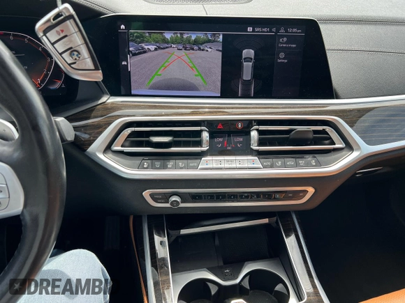 2020 BMW X7 xDrive40i z VIN 5UXCW2C0XL9B92841, wystawiony jako Copart lot #58982025 z przebiegiem 127 416 mil mil oraz Czysty tytuł • Clean title. Historia ofert i sprzedaży dostępna na DreamBid. Obrazek 10.