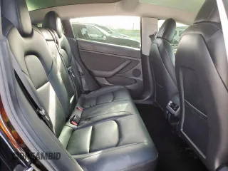 2022 Tesla Model 3 Long Range z VIN 5YJ3E1EBXNF229342, wystawiony jako Copart lot #50171085 z przebiegiem 66 009 mil mil oraz Szkoda całkowita • Salvage title. Historia ofert i sprzedaży dostępna na DreamBid. Obrazek 10.