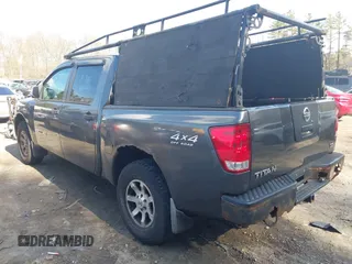 2005 Nissan Titan LE with VIN 1N6AA07B35N553838, listed as a IAAI auction lot 42101718 with 123,800 mi miles. Bid and sale history available at carsss.com. Image 3.