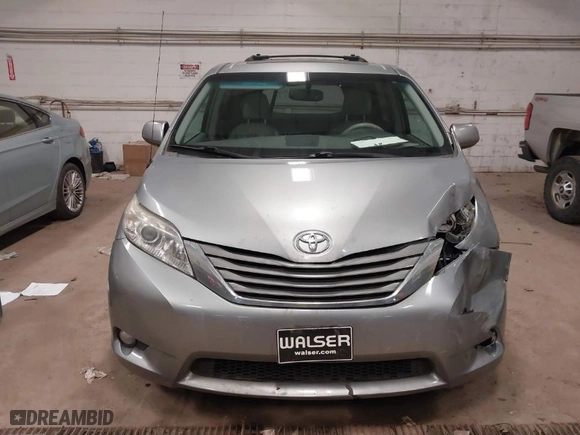 2013 Toyota Sienna XLE AAS with VIN 5TDYK3DC0DS377112, listed as a IAAI auction lot 41225996 with 149,814 mi miles. Bid and sale history available at carsss.com. Image 12.