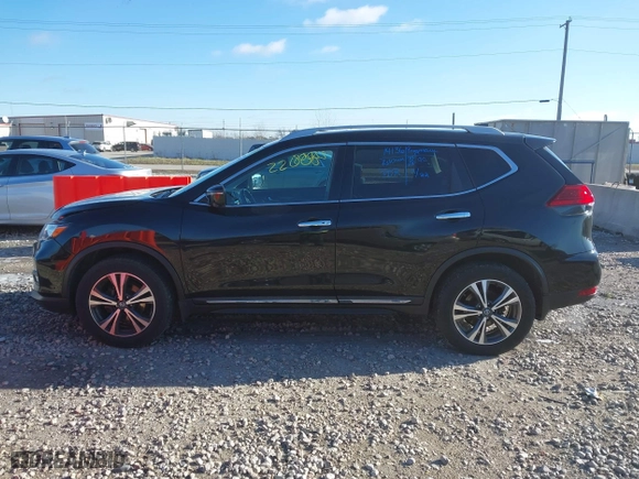 2017 Nissan Rogue SL with VIN 5N1AT2MV5HC769838, listed as a IAAI auction lot 40922008 with 91,906 mi miles. Bid and sale history available at carsss.com. Image 14.