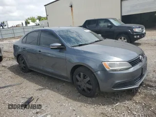 2014 Volkswagen Jetta SE z VIN 3VWD07AJ7EM395250, wystawiony jako Copart lot #65821005 z przebiegiem 155 293 mil mil oraz Czysty tytuł • Clean title. Historia ofert i sprzedaży dostępna na DreamBid. Obrazek 4.