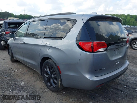 2018 Chrysler Pacifica Touring L with VIN 2C4RC1BG5JR165418, listed as a IAAI auction lot 42143241 with 157,768 mi miles and . Bid and sale history available at DreamBid. Image 3.
