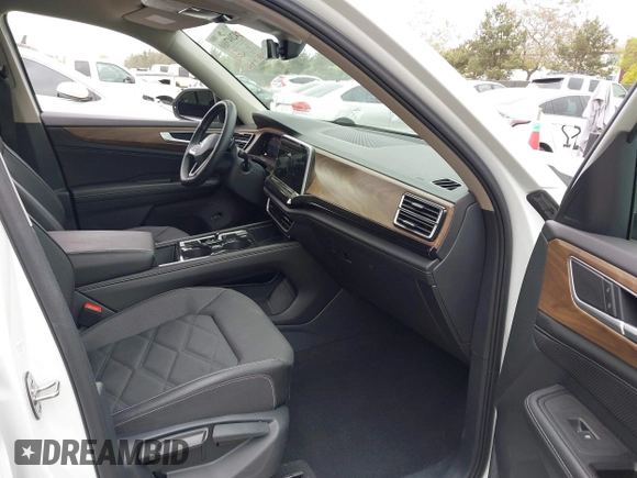 2024 Volkswagen Atlas SE с VIN 1V2WR2CA2RC560161, выставлен на аукционе IAAI как лот 42047000 с пробегом 16 063 миль миль и . История ставок и продаж доступна на DreamBid. Изображение 5.