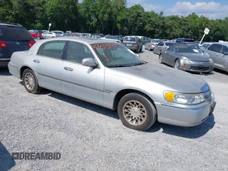 2001 Lincoln Town Car Signature с VIN 1LNHM82W91Y739163, выставлен на аукционе IAAI как лот 42818159 с пробегом Не указан миль и . История ставок и продаж доступна на DreamBid. Изображение 1.