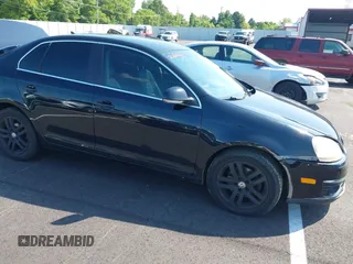 2008 Volkswagen Jetta SE with VIN 3VWRM71K68M057667, listed as a IAAI auction lot 42579020 with 199,732 mi miles and . Bid and sale history available at DreamBid. Image 1.