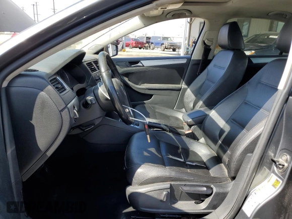 2013 Volkswagen Jetta SE z VIN 3VWDP7AJ8DM364387, wystawiony jako Copart lot #58773075 z przebiegiem 188 116 mil mil oraz Szkoda całkowita • Salvage title. Historia ofert i sprzedaży dostępna na DreamBid. Obrazek 7.