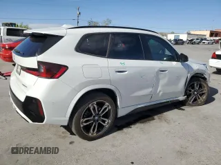 2023 BMW X1 xDrive28i z VIN WBX73EF07P5W78545, wystawiony jako Copart lot #54510885 z przebiegiem 15 197 mil mil oraz Szkoda całkowita • Salvage title. Historia ofert i sprzedaży dostępna na DreamBid. Obrazek 3.