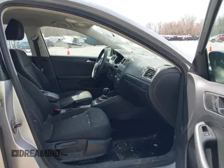 2014 Volkswagen Jetta TDI w/Premium/Nav z VIN 3VWLL7AJ3EM332617, wystawiony jako IAAI lot #42033000 z przebiegiem 186 444 mil mil oraz . Historia ofert i sprzedaży dostępna na DreamBid. Obrazek 5.